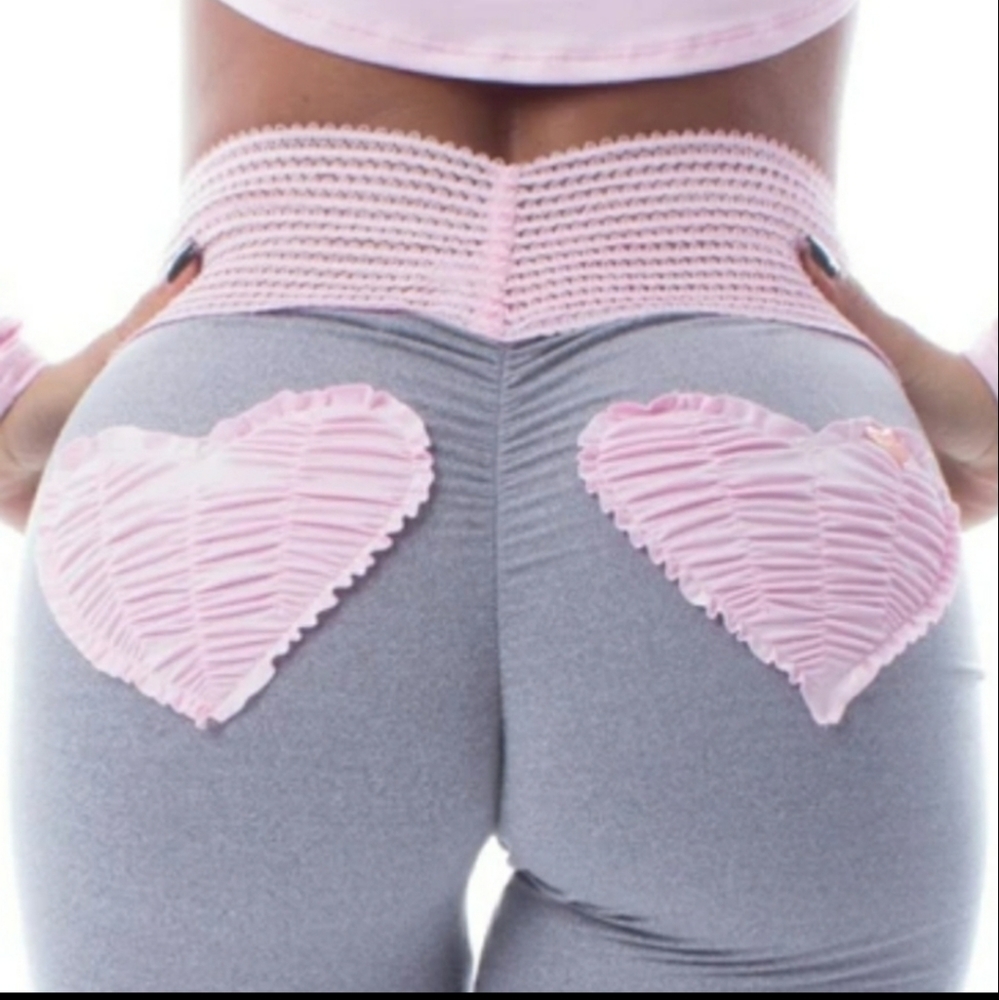 New heart embellished scrunch butt leggings 💕